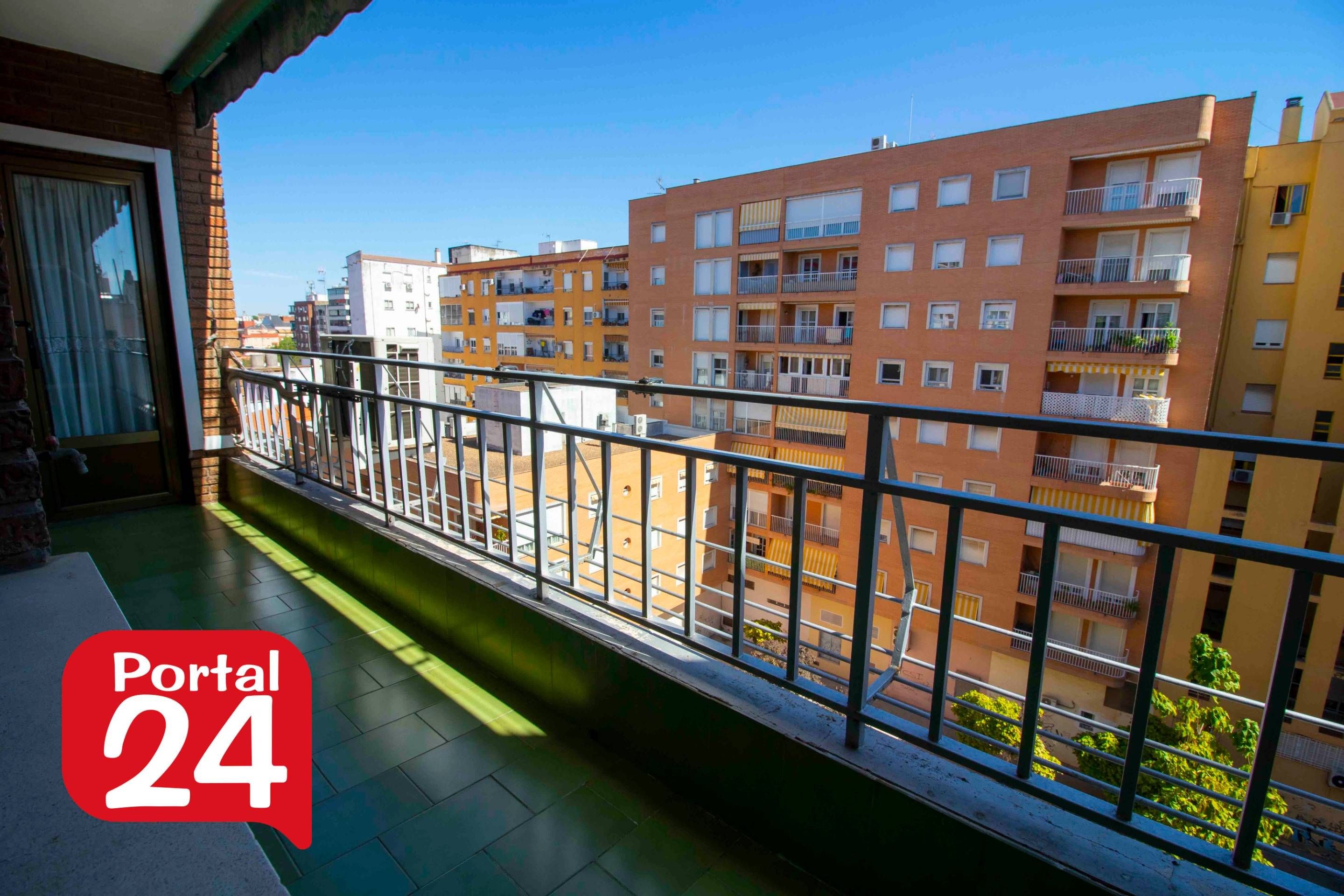 Exterior view of Flat for sale in Badajoz Capital  with Air Conditioner, Terrace and Storage room