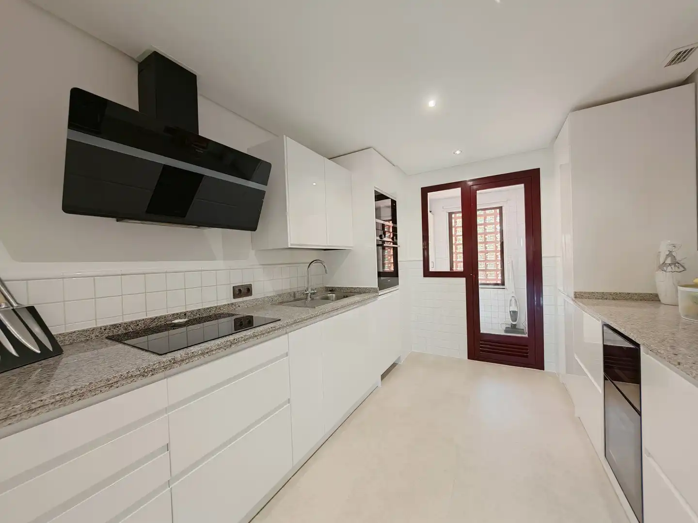 Cuina de Dúplex en venda en Ojén amb Aire condicionat, Terrassa i Moblat