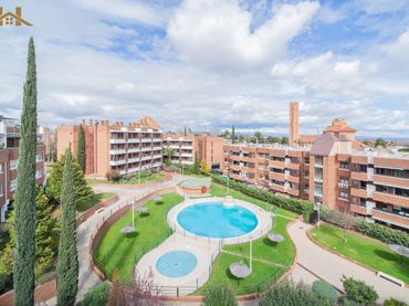 Duplex avec balcon à vendre à Vía de las Dos Castillas
