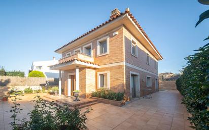 Exterior view of House or chalet for sale in Vilafranca del Penedès  with Air Conditioner, Heating and Private garden