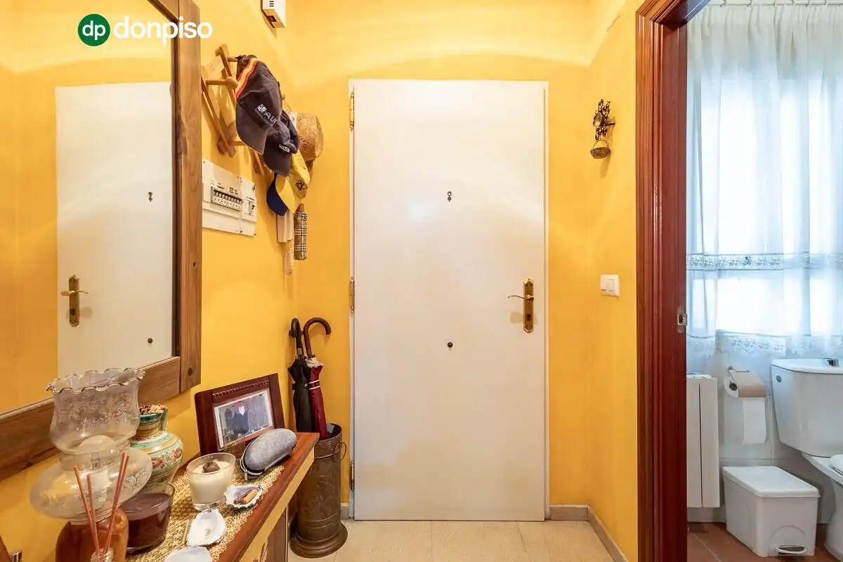 Casa aparellada amb terrassa en venda a Camino CEMENTERIO, imagen 37