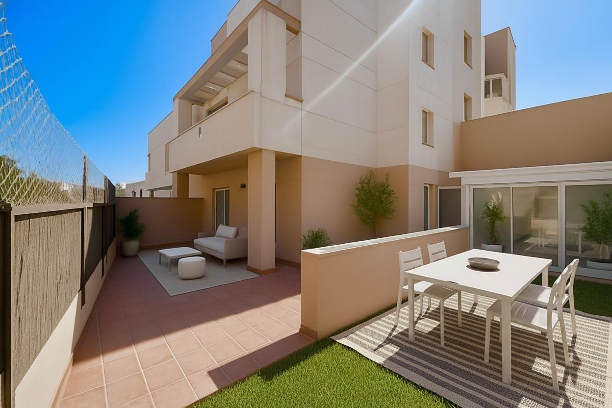 Terrassa de Pis en venda en  Almería Capital amb Aire condicionat, Calefacció i Jardí privat