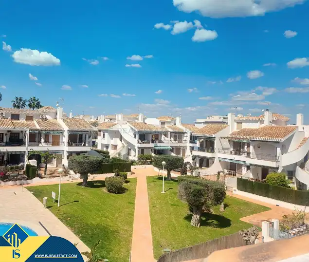 Vista exterior de Casa o xalet en venda en Pilar de la Horadada amb Terrassa, Moblat i Piscina comunitària