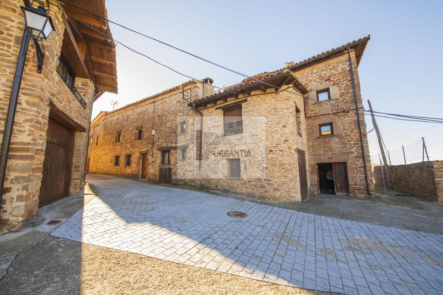 Vista exterior de Finca rústica en venda en Undués de Lerda amb Calefacció, Parquet i Terrassa