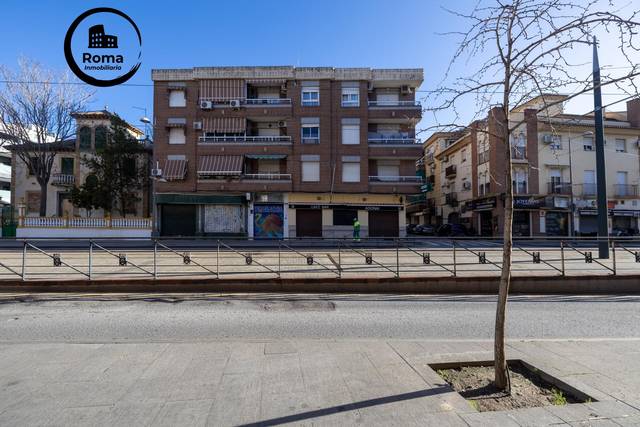 Local comercial en Venta en Avenida de Blas de Otero en Maracena