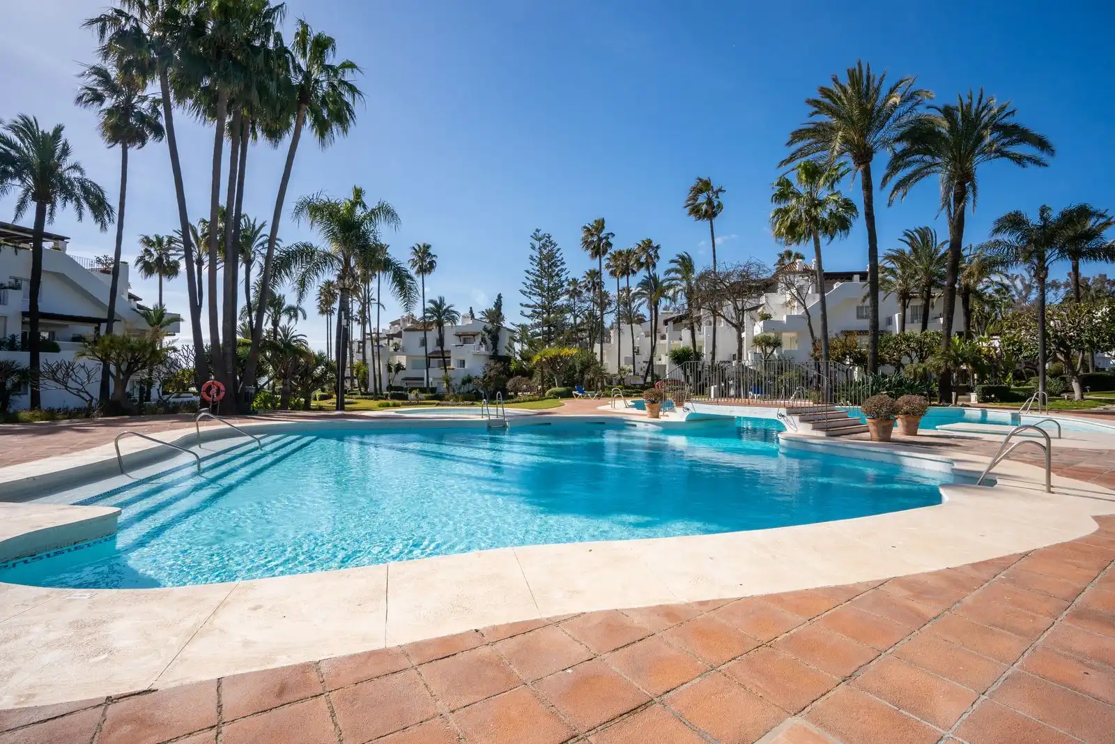 Piscina de Apartament en venda en Estepona amb Terrassa, Traster i Moblat