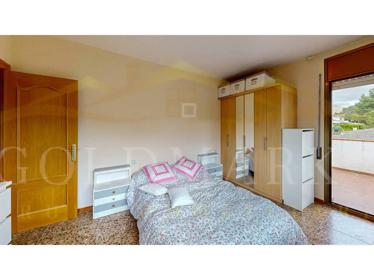 Habitación de Casa o chalet en venta en Corbera de Llobregat con Aire acondicionado, Calefacción y Jardín privado