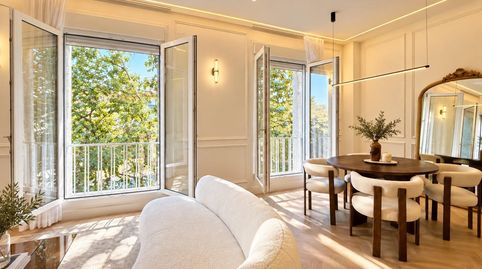 VIVIENDA DE LUJO CON DISEÑO EXCLUSIVO Y BALCONES EN LISTA