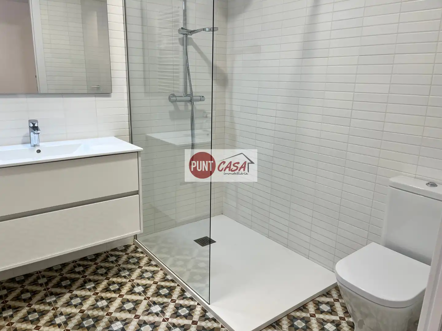 Baño de Piso de alquiler en Lleida con Calefacción, Parquet y Horno