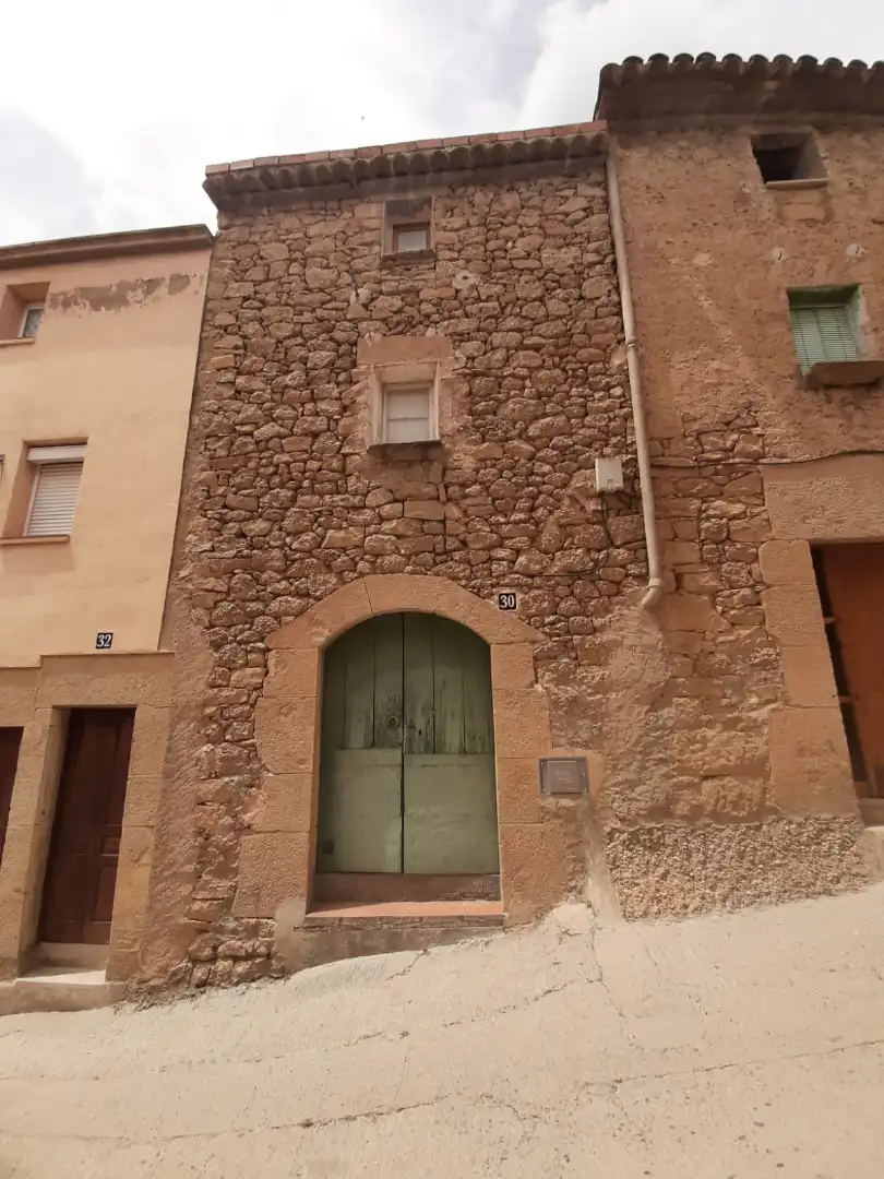 Vista exterior de Casa adosada en venda en Cervià de Les Garrigues amb Jardí privat, Terrassa i Balcó