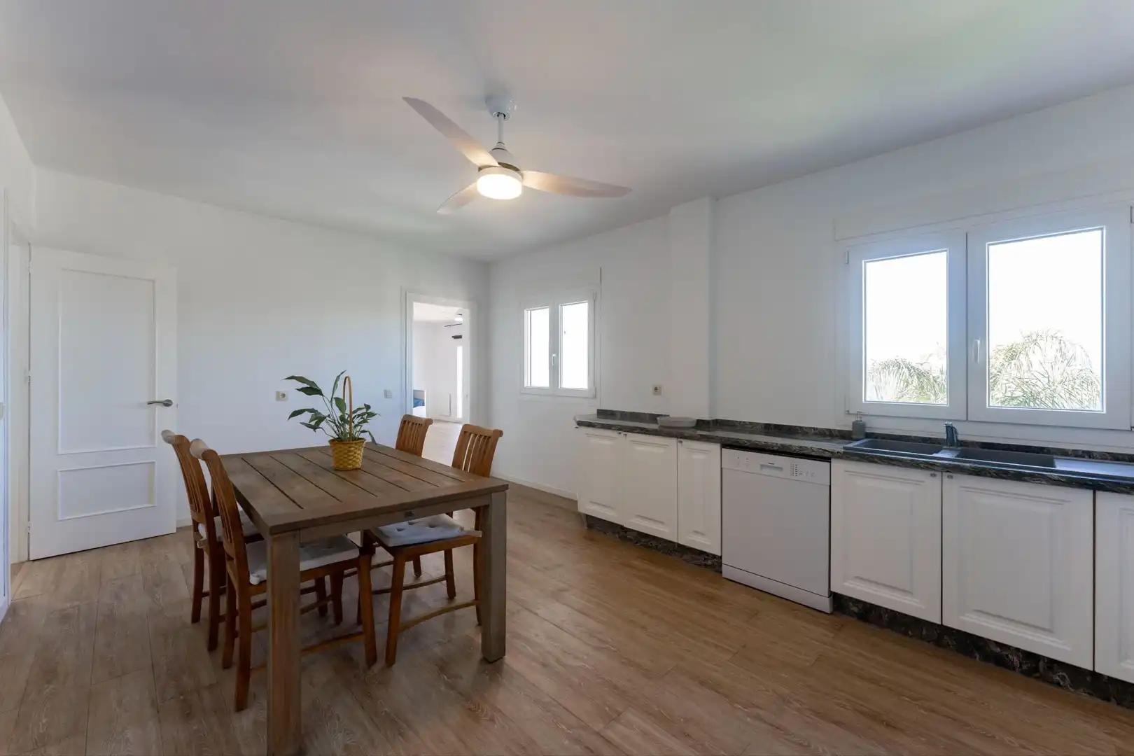 Kitchen of Houses for sale in Coín  with Swimming Pool