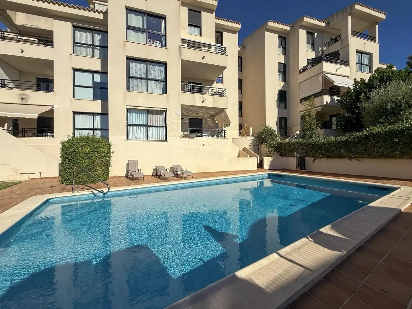 Schwimmbecken von Haus zum Verkauf in  Palma de Mallorca mit Klimaanlage, Heizung und Privatgarten