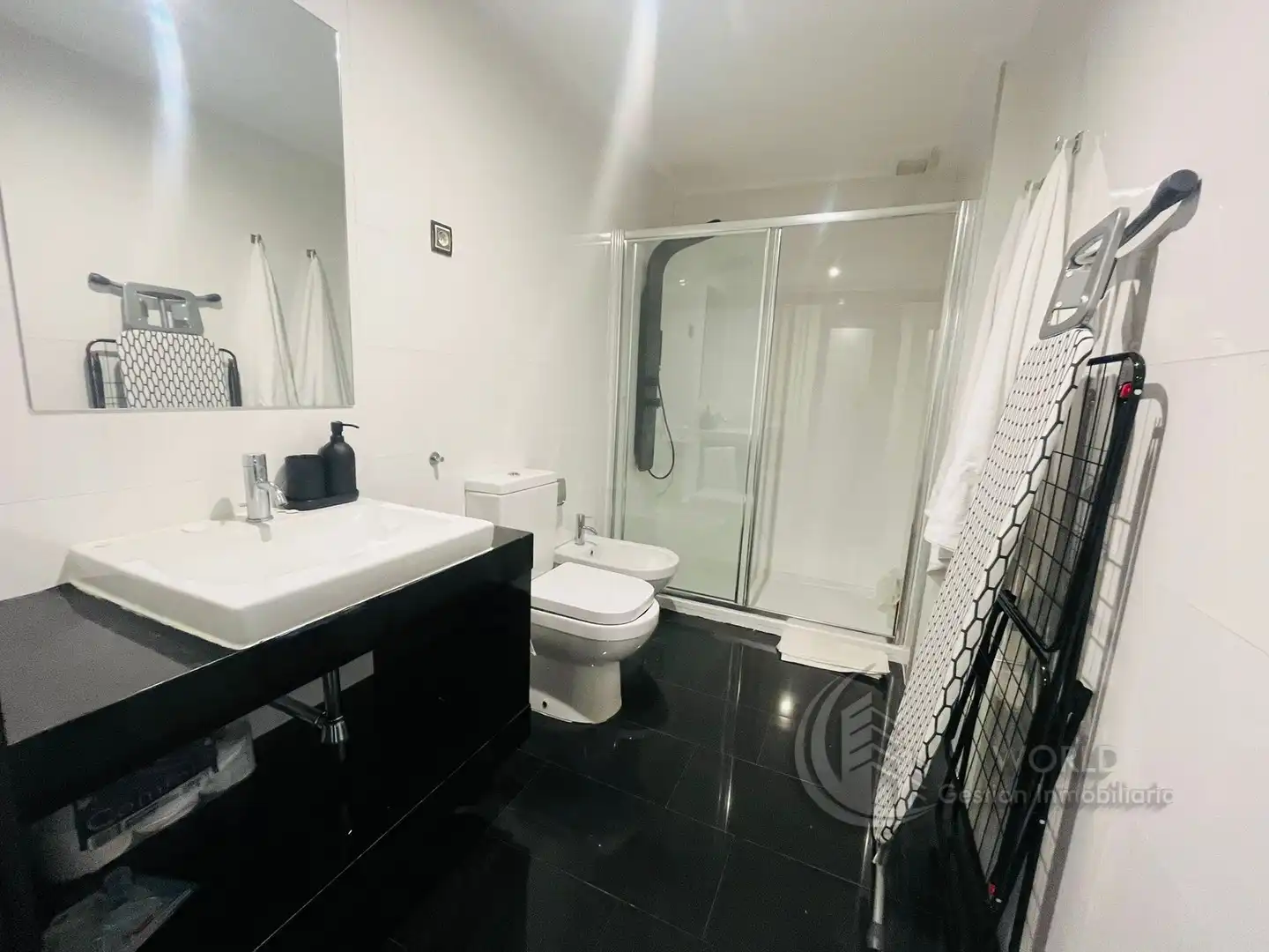 Baño de Dúplex de alquiler en Madrid con Aire acondicionado, Calefacción y Amueblado