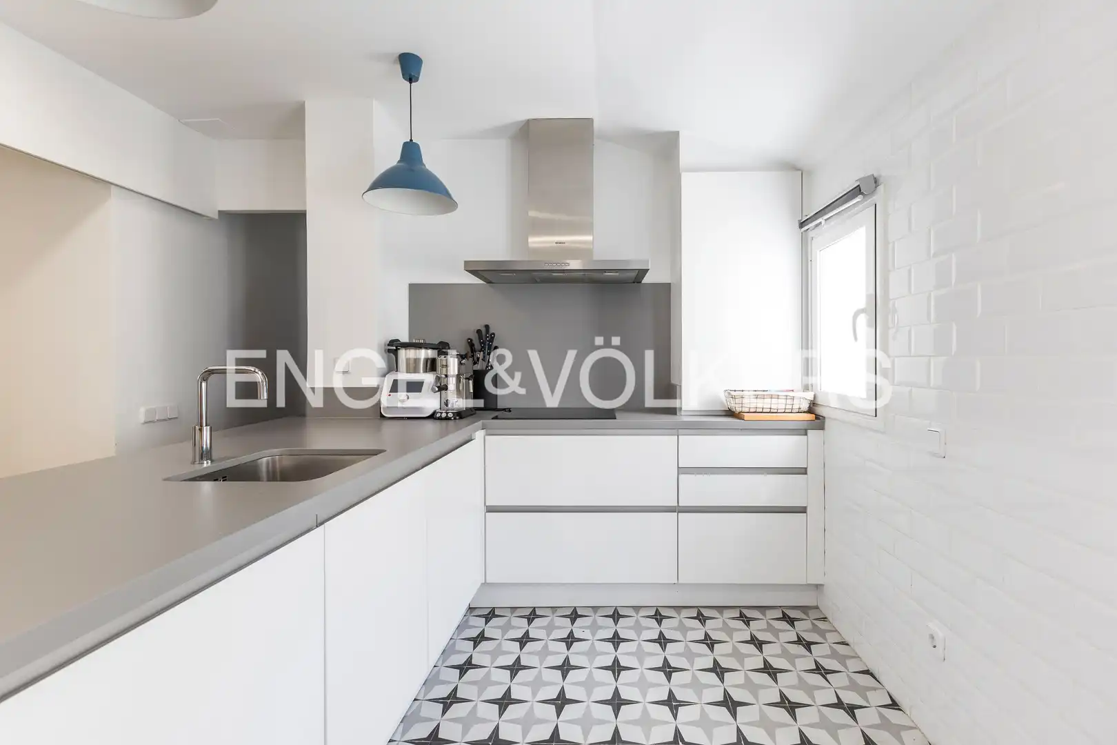 Küche von Wohnung zum Verkauf in Madrid mit Klimaanlage und Heizung