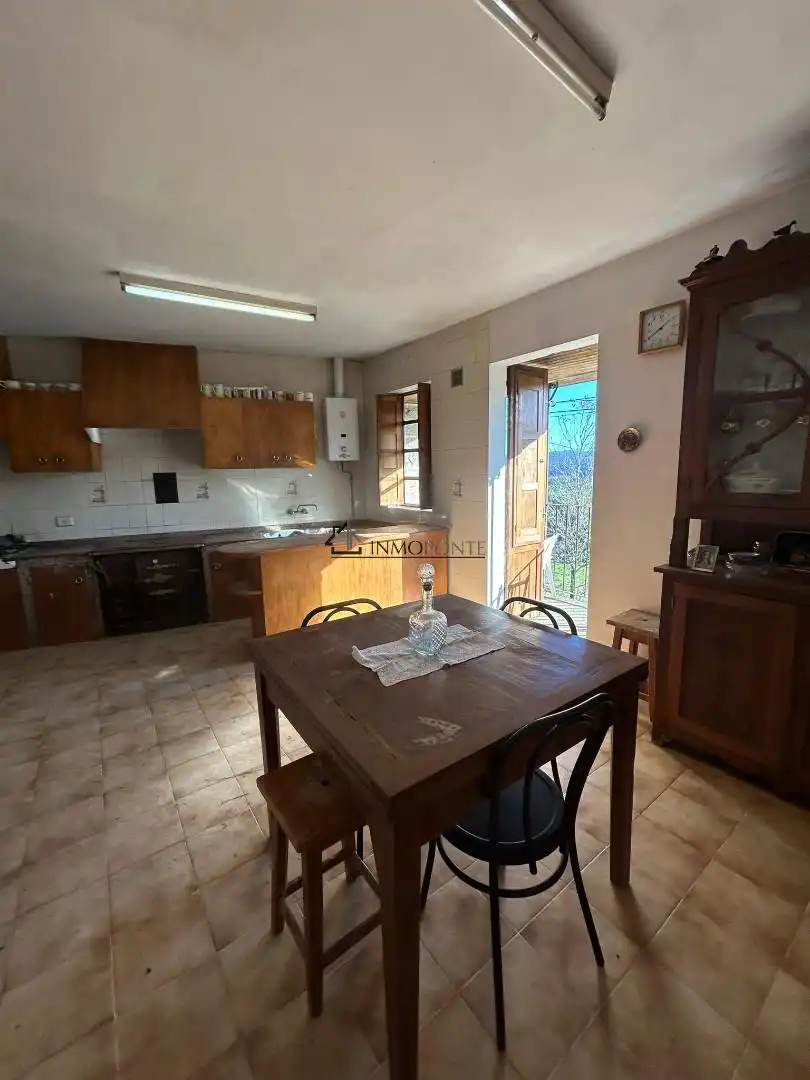 Cuina de Casa o xalet en venda en Cerdedo amb Jardí privat