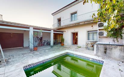 Exterior view of Single-family semi-detached for sale in La Carlota  with Private garden, Terrace and Swimming Pool