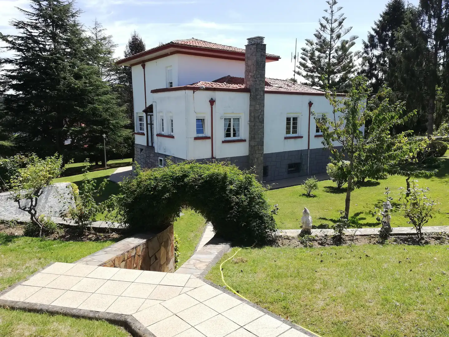 Vista exterior de Finca rústica en venda en Castrillón amb Calefacció