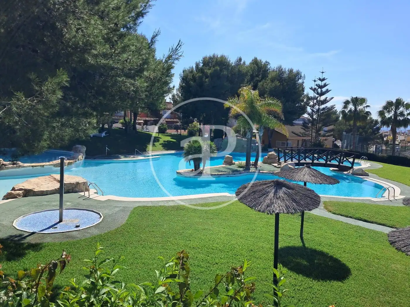 Piscina de Pis de lloguer en Santa Pola amb Aire condicionat, Calefacció i Jardí privat