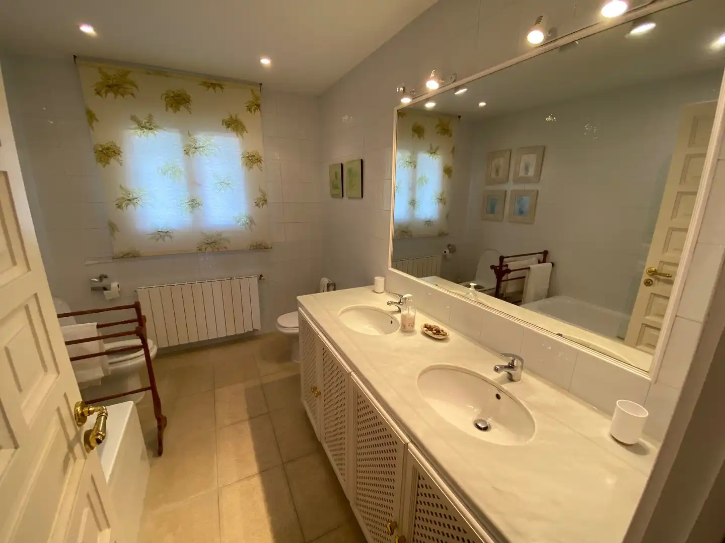 Bathroom of Houses for sale in Estepona  with Air Conditioner, Heating and Private garden