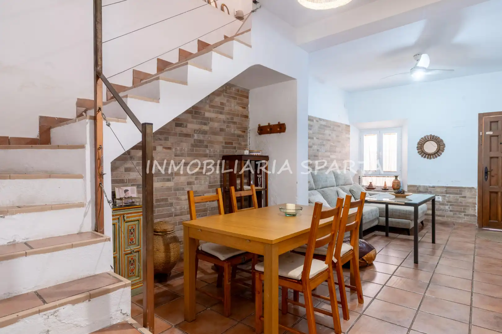 Sala de estar de Casa adosada en venta en Gelves con Terraza, Horno y Lavadora