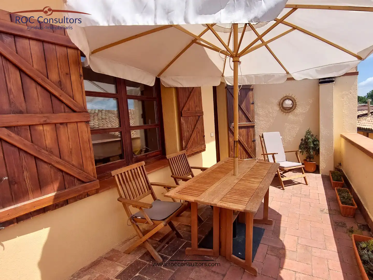 Terrasse von Einfamilien-Reihenhaus zum Verkauf in Berga mit Heizung