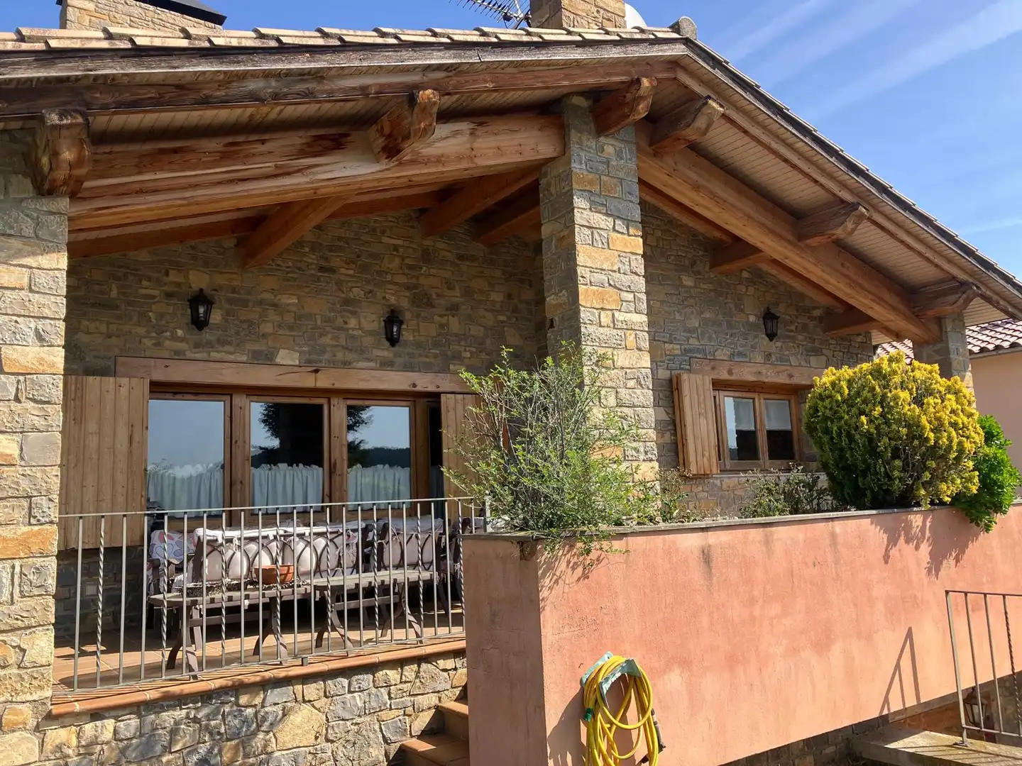 Vista exterior de Casa o xalet en venda en Borredà amb Piscina i Balcó