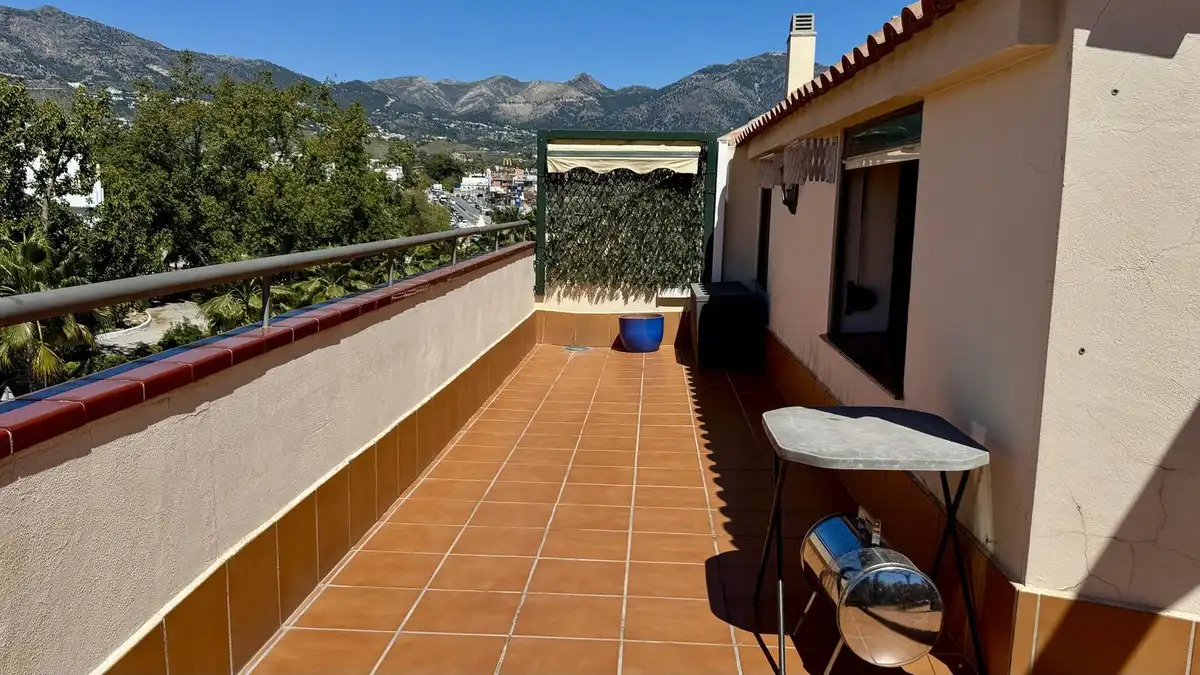 Terraza de Ático en venta en Fuengirola con Aire acondicionado, Amueblado y Piscina comunitaria