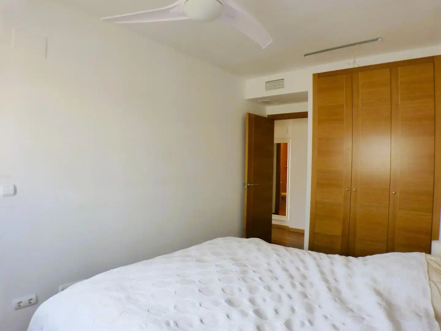 Habitación de Ático en venta en El Campello con Terraza, Trastero y Piscina