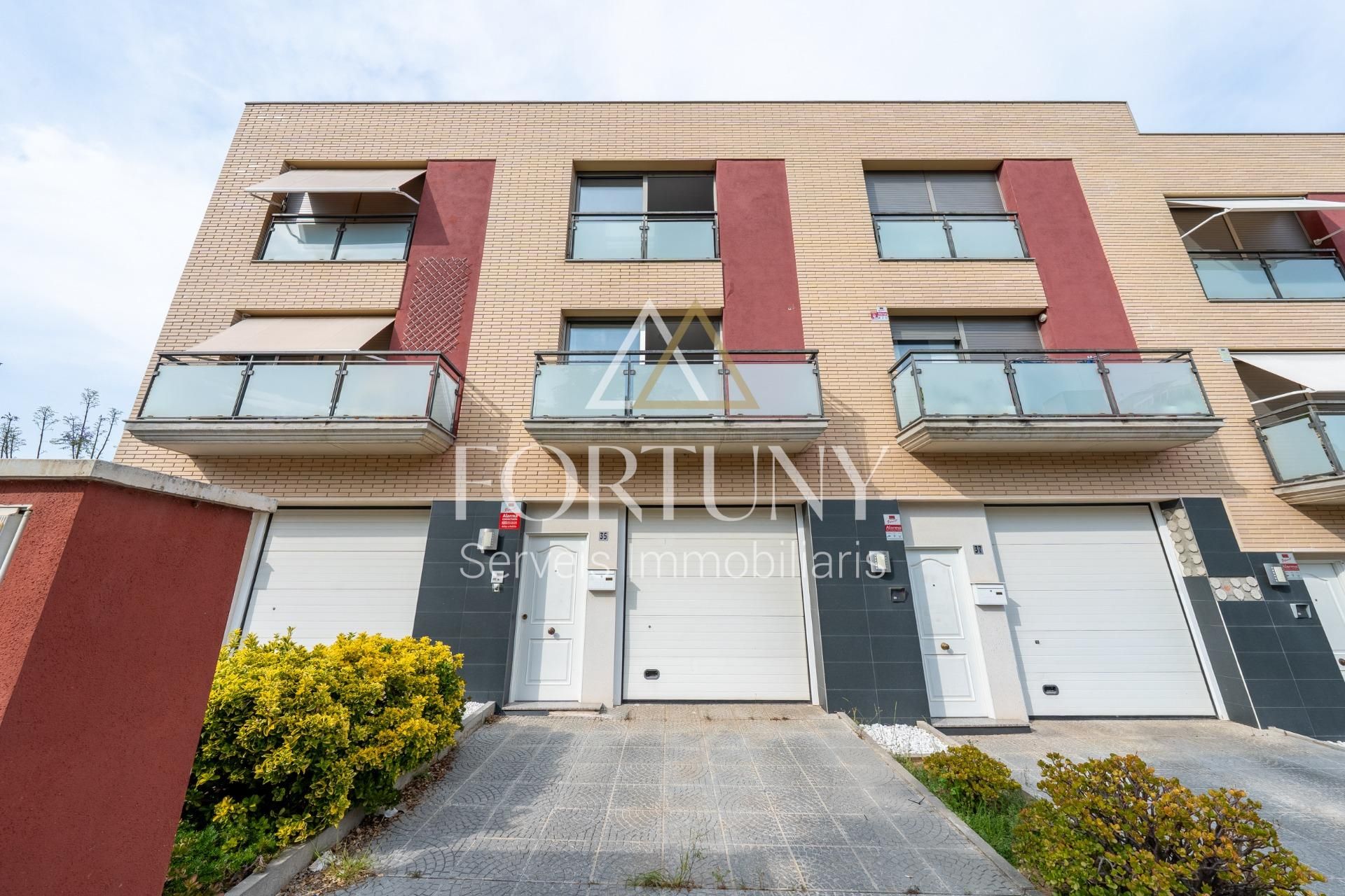 Exterior view of Single-family semi-detached for sale in Constantí  with Private garden