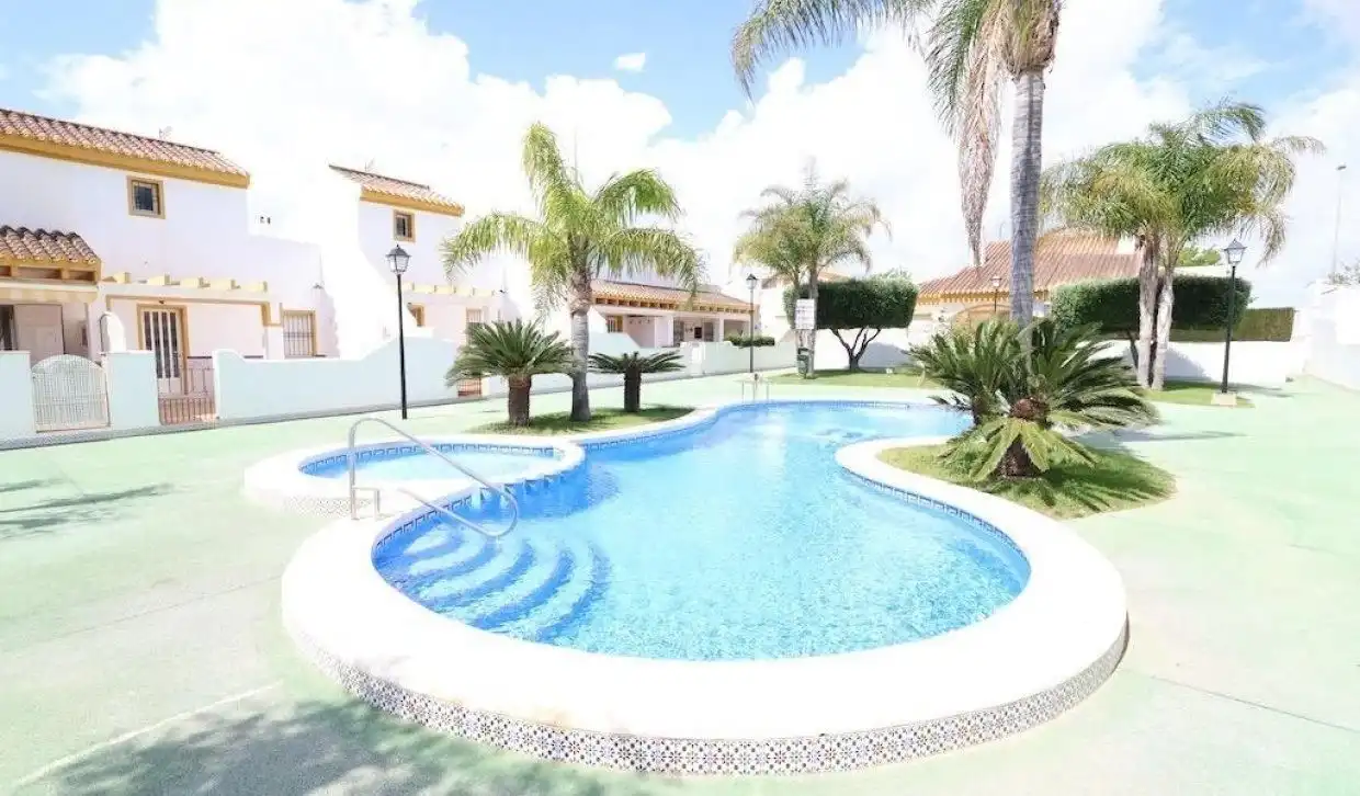 Reihenhaus mit Pool zum Verkauf in N/A, imagen 17