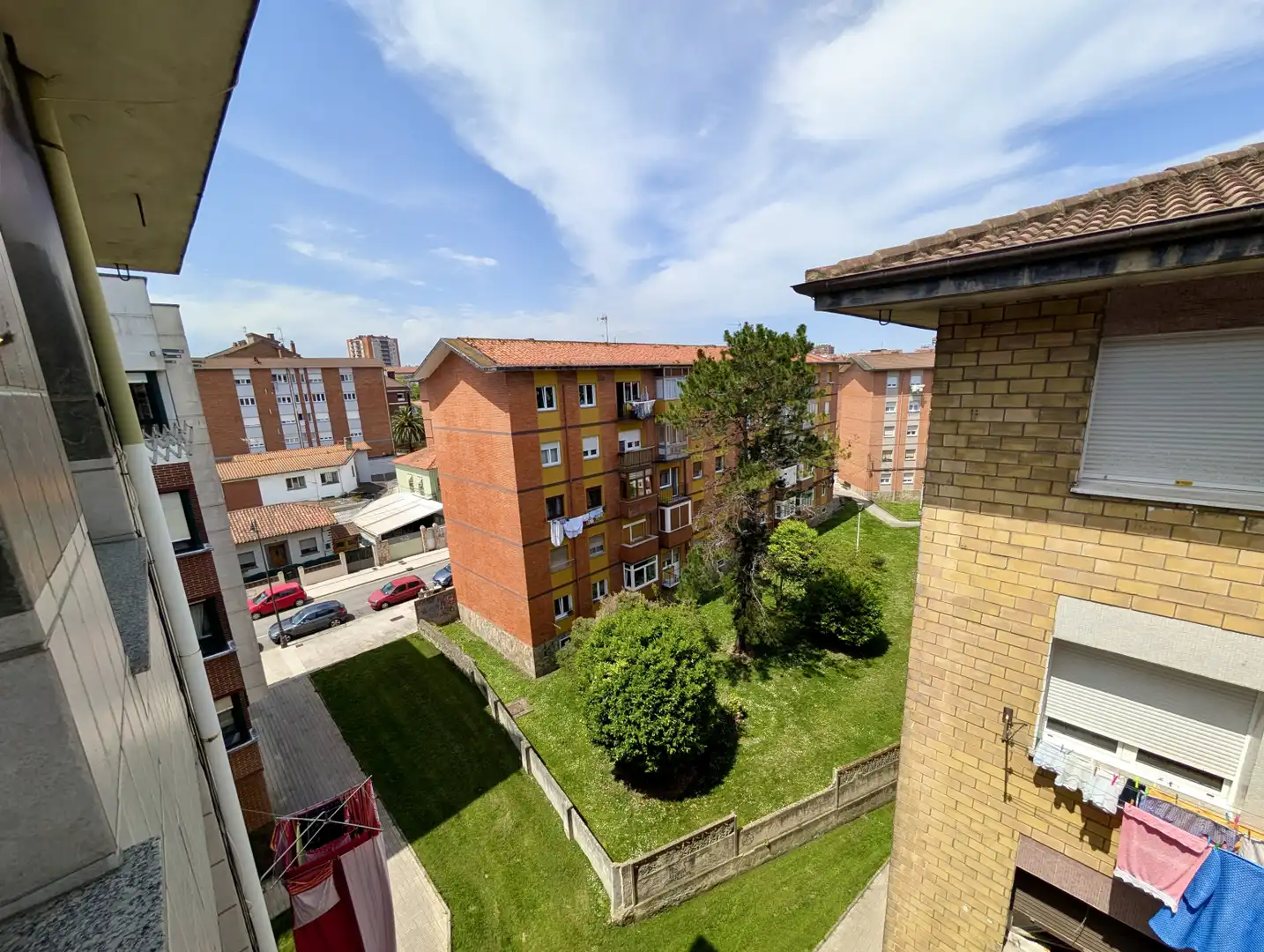 Vista exterior de Piso en venta en Gijón  con Trastero