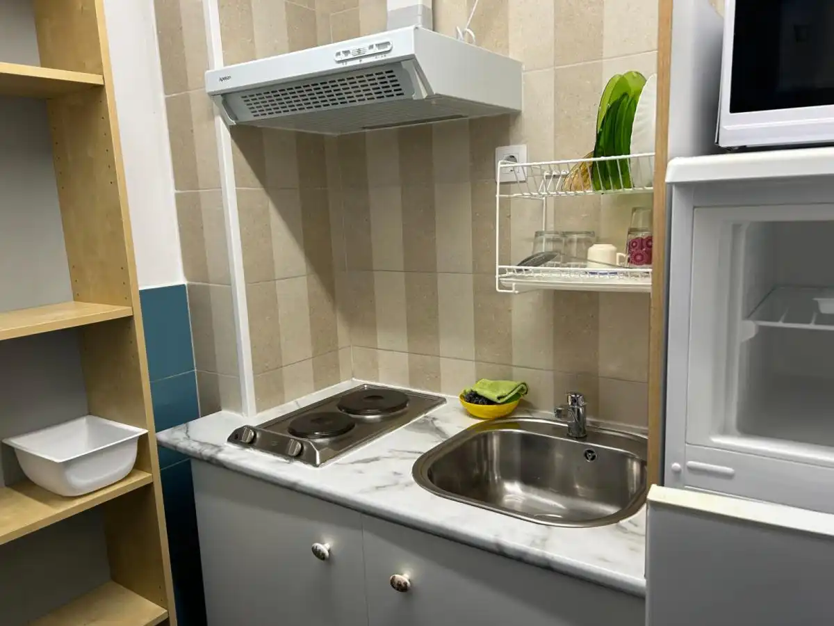 Cocina de Estudio de alquiler en L'Hospitalet de Llobregat con Aire acondicionado, Calefacción y Amueblado