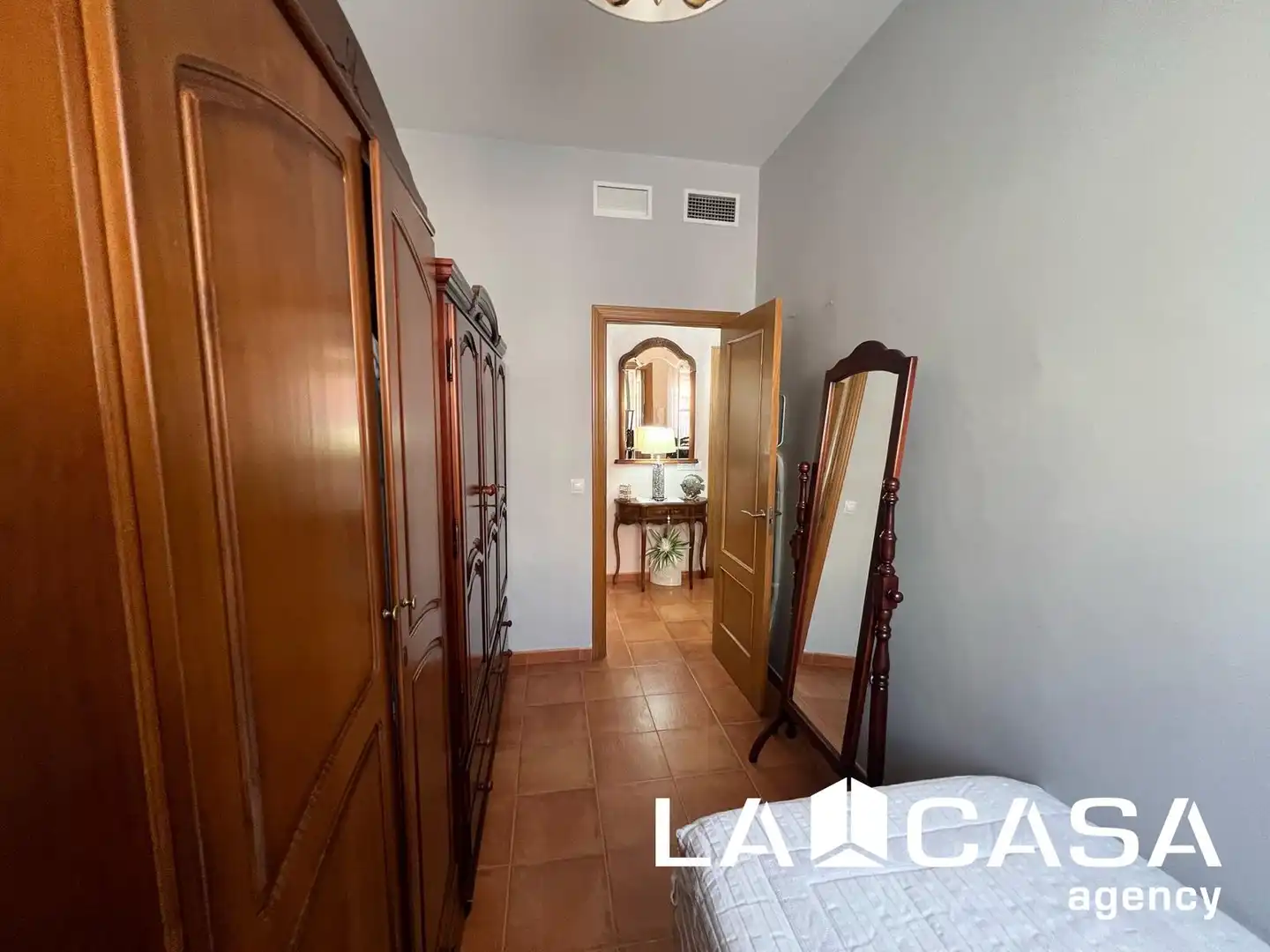 Habitación de Planta baja en venta en Dos Hermanas con Aire acondicionado y Terraza
