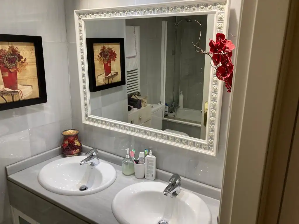 Bathroom of Flat for rent in Madrid  with Air Conditioner, Heating and Parquet flooring