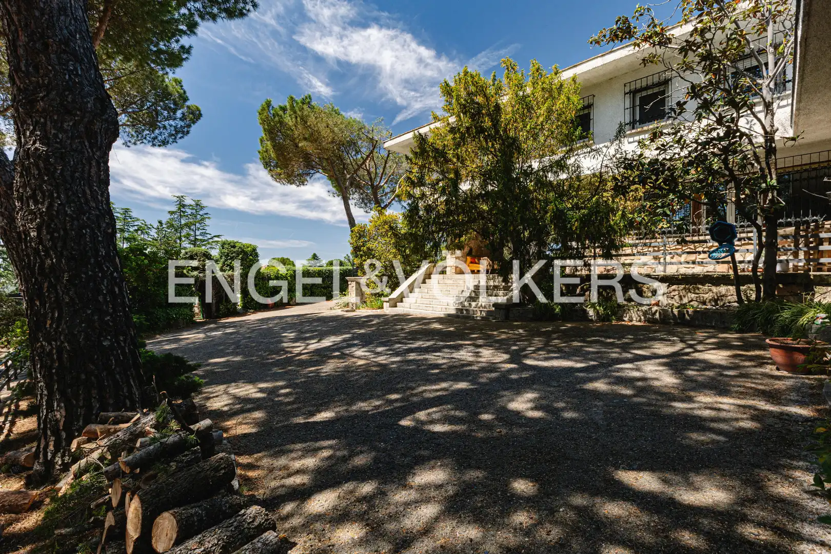 Vista exterior de Casa o xalet de lloguer en Galapagar amb Aire condicionat, Calefacció i Jardí privat