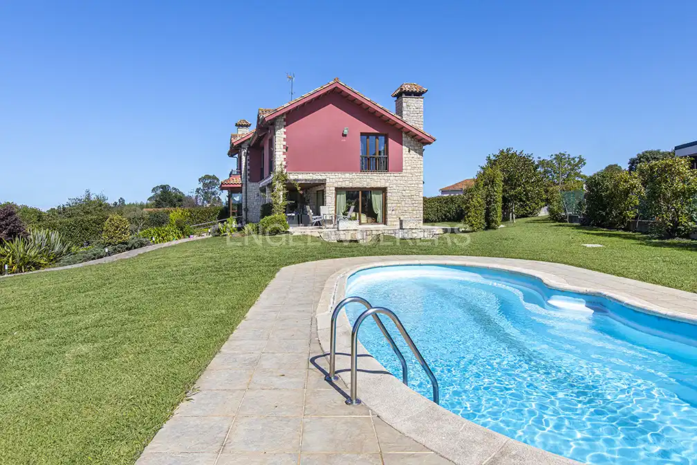 House with terrace for sale in Somió - Cabueñes