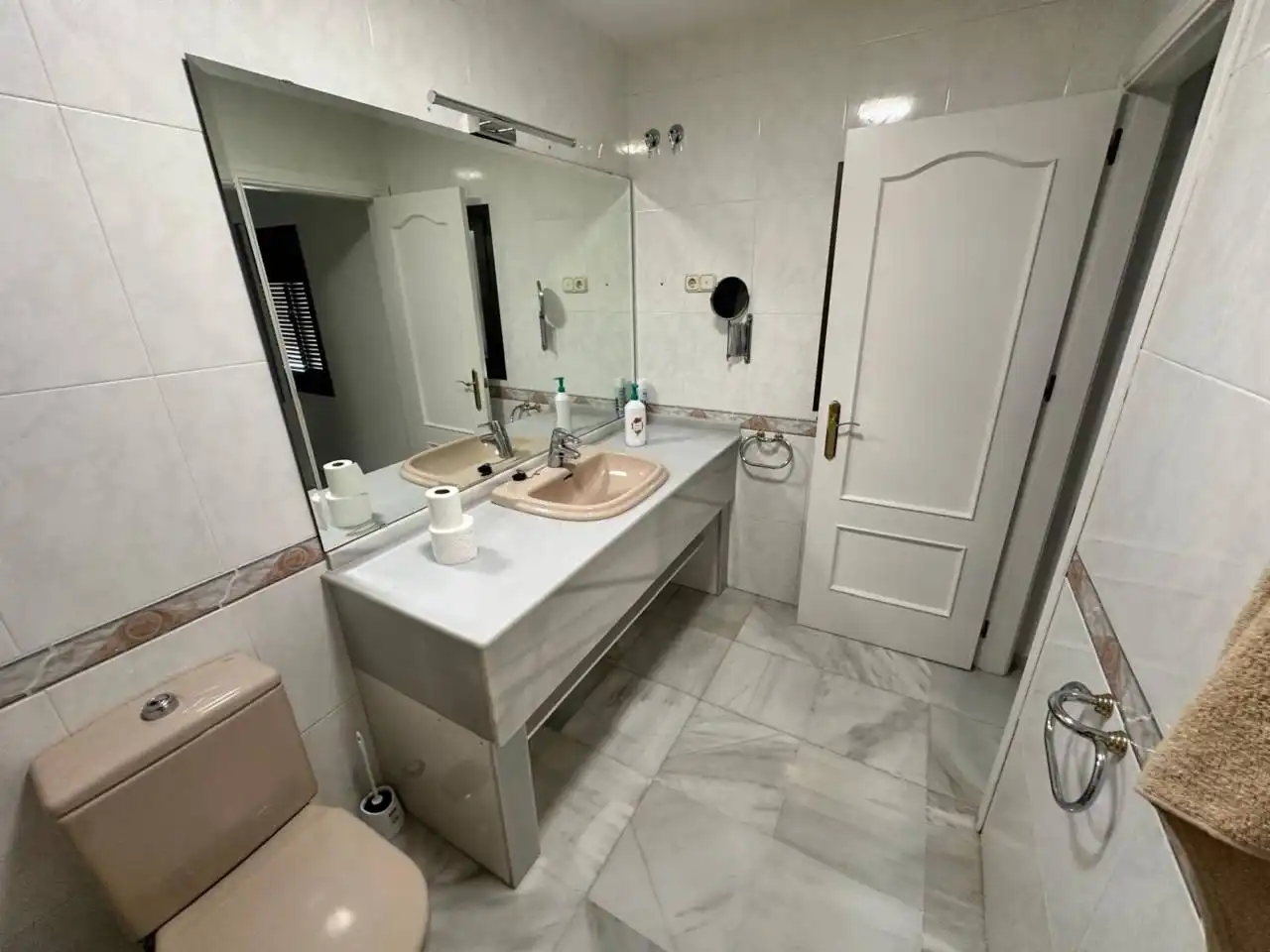Bany de Casa o xalet de lloguer en Marbella amb Jardí privat, Terrassa i Piscina