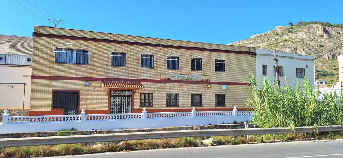 Vista exterior de Local en venda en Cullera amb Aire condicionat, Calefacció i Terrassa