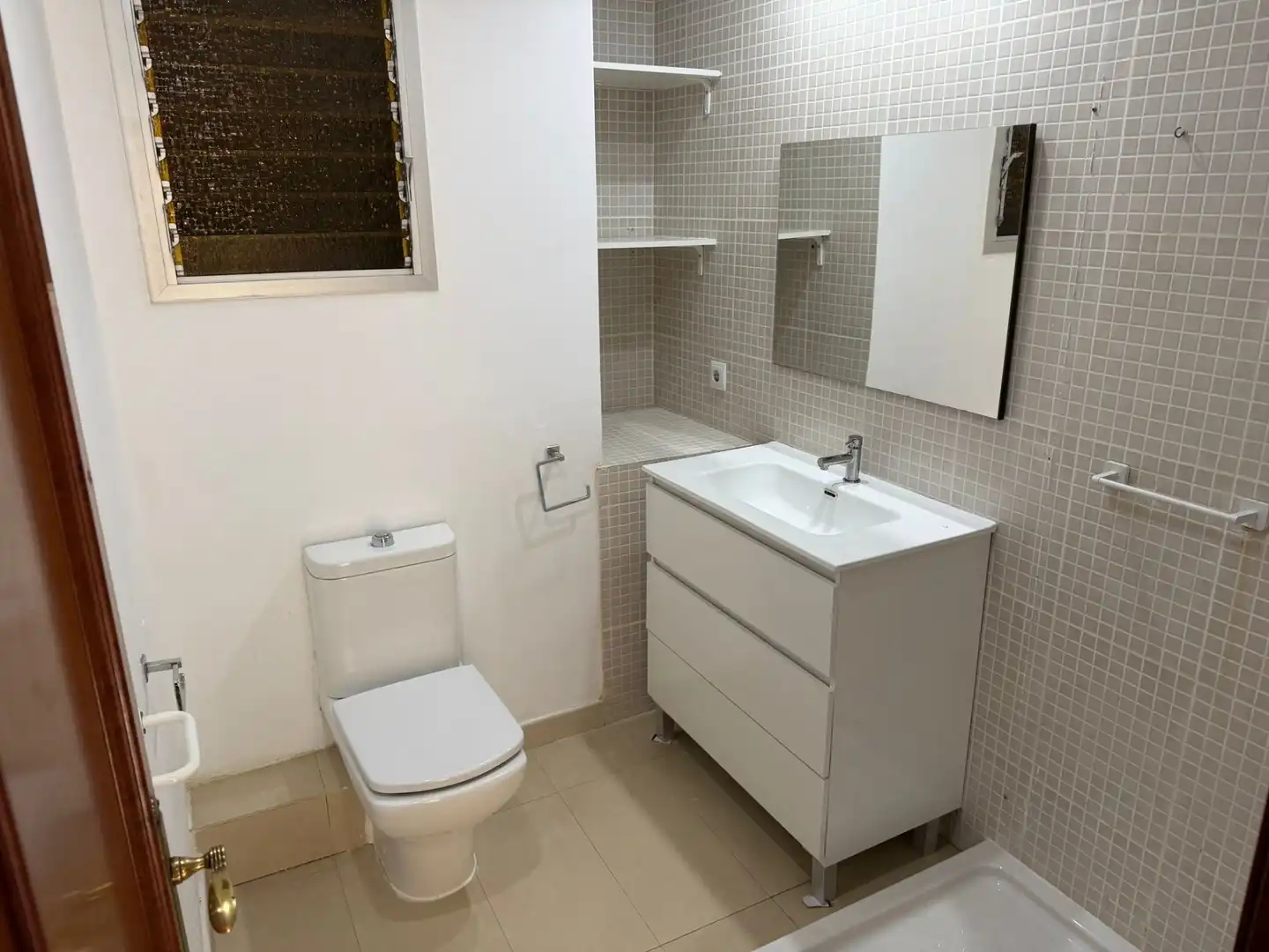 Badezimmer von Wohnung zur Miete in Valencia mit Möbliert, Ofen und Waschmaschine