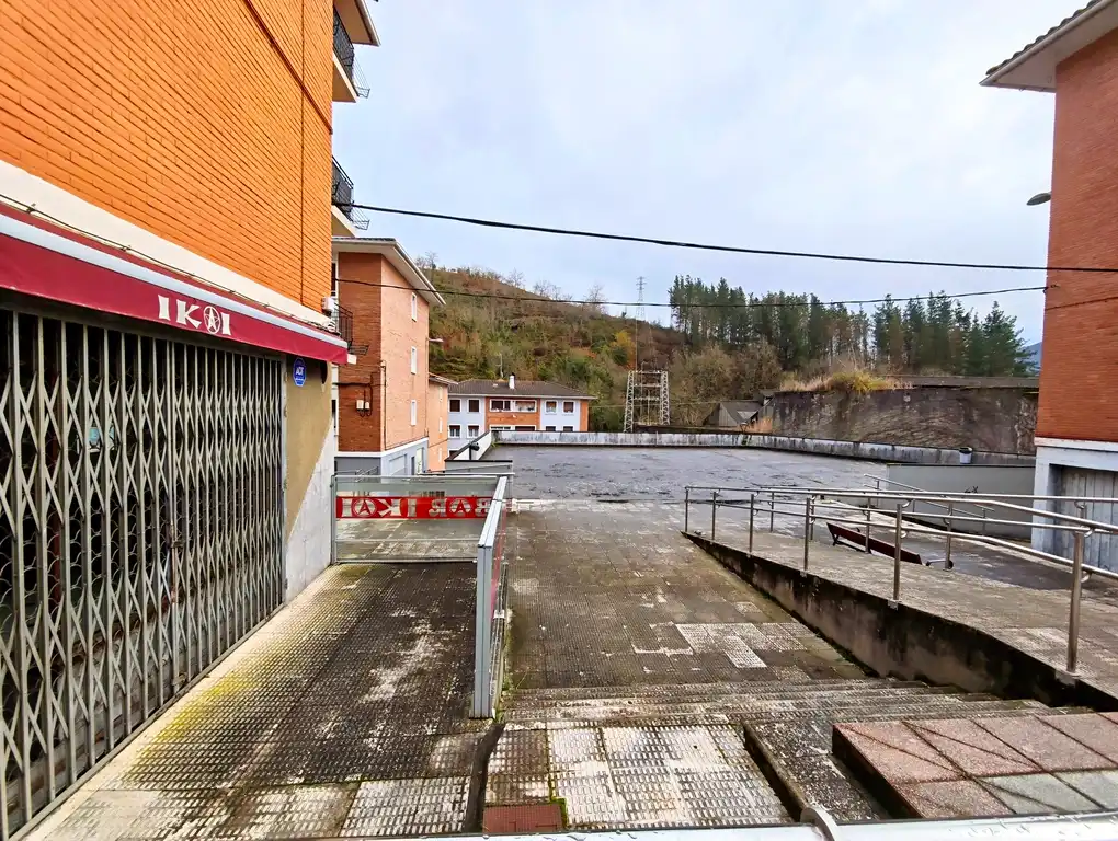 Parking de Local en venta en Berriz con Amueblado