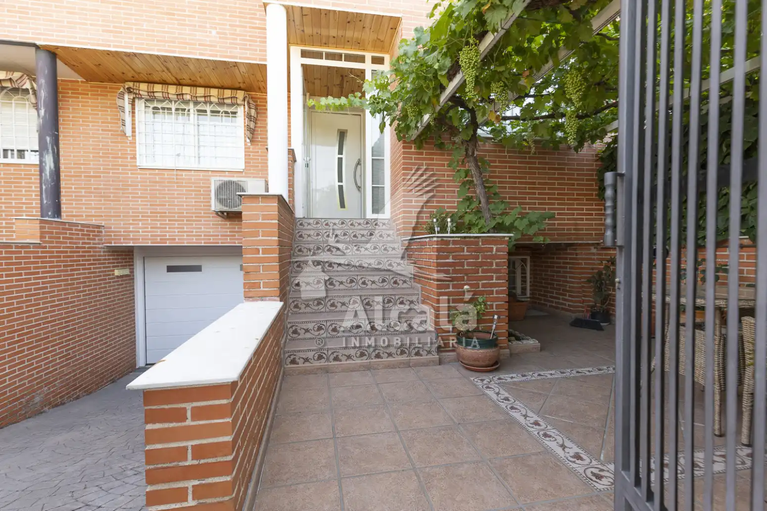 Garden of Houses for sale in Alcalá de Henares  with Air Conditioner, Heating and Parquet flooring
