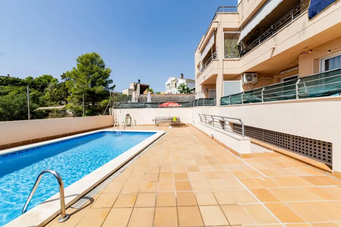 Schwimmbecken von Wohnung zum Verkauf in Calafell mit Klimaanlage, Abstellraum und Balkon