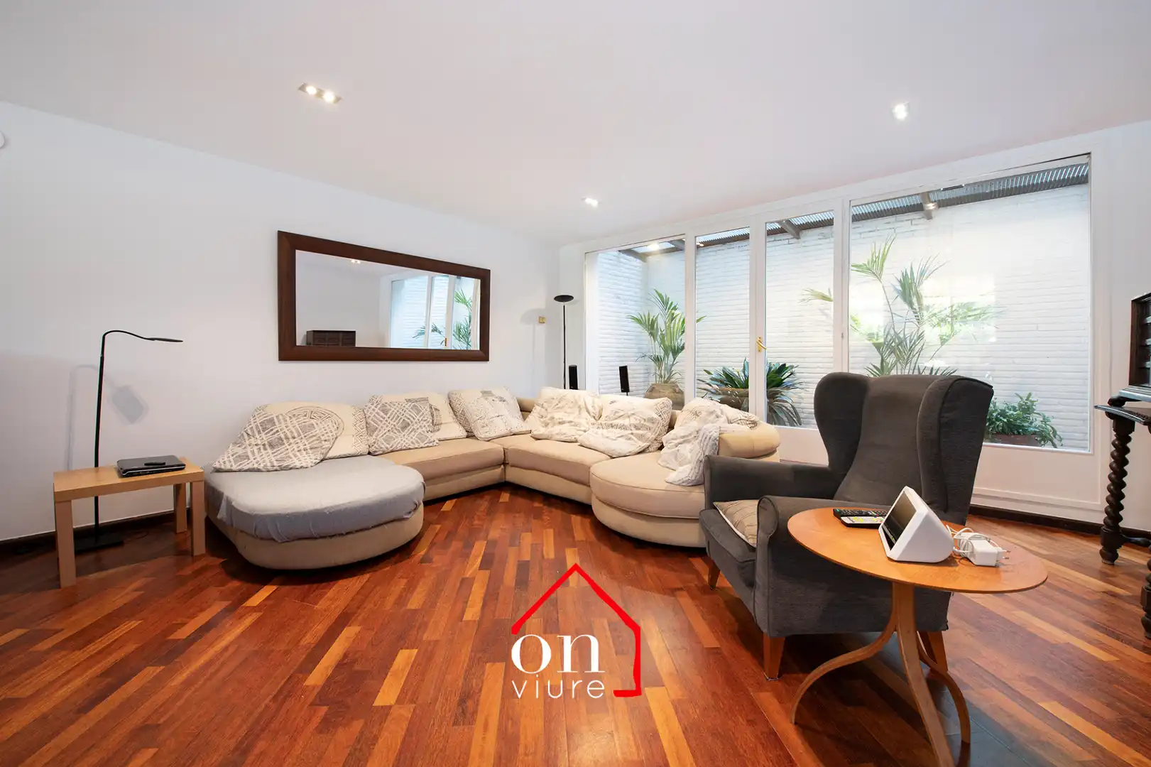 Sala d'estar de Casa o xalet en venda en Sant Cugat del Vallès amb Calefacció, Jardí privat i Terrassa