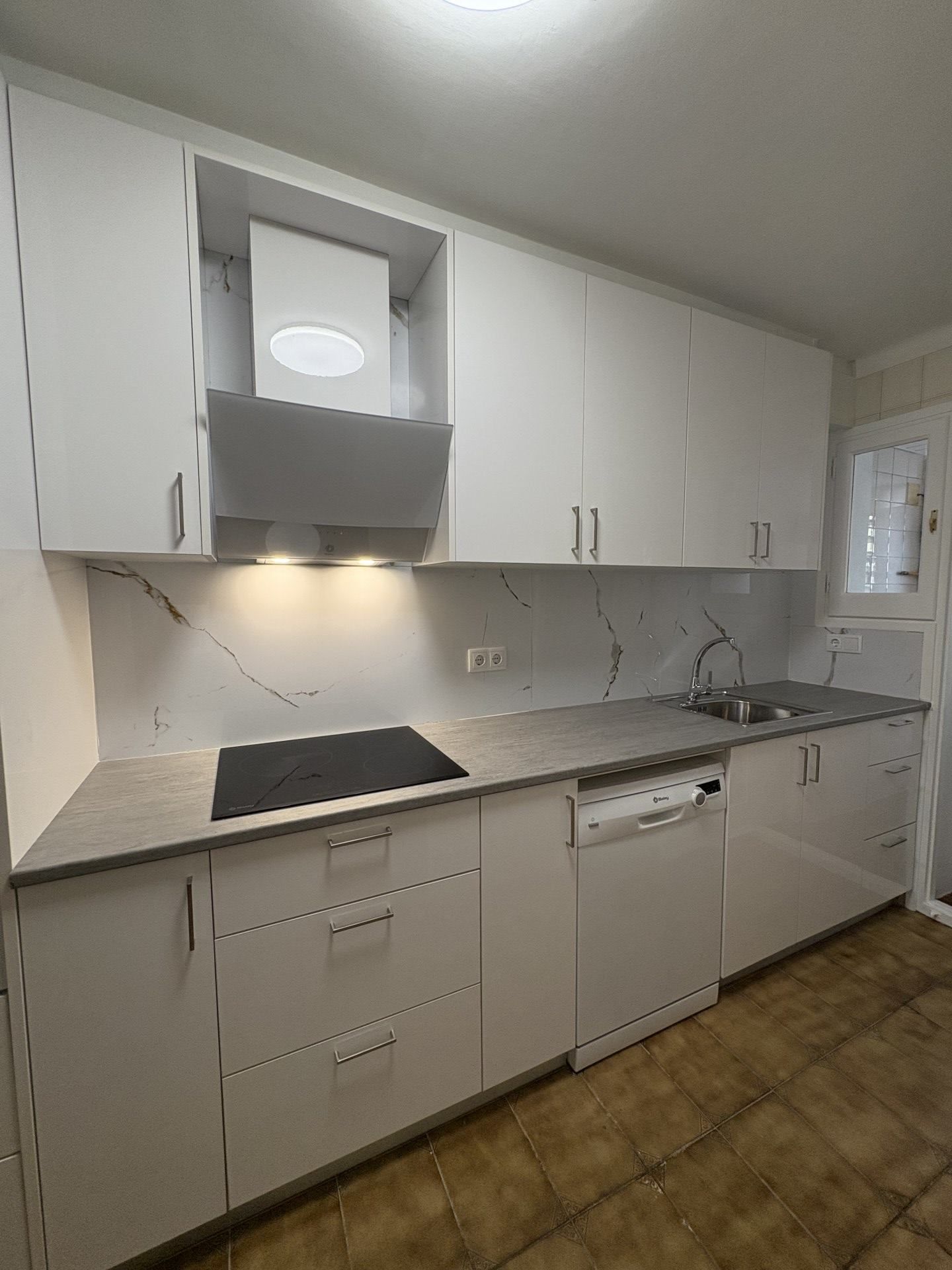 Cocina de Piso de alquiler en Girona Capital con Aire acondicionado, Calefacción y Balcón