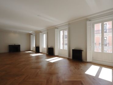 Flat with balcony for sale in Retiro