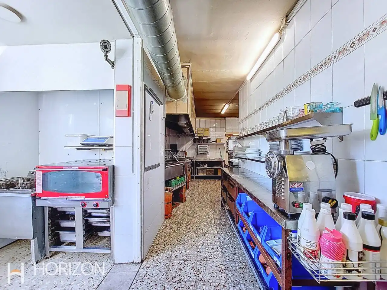 Cuina de Local en venda en Calafell amb Aire condicionat i Alarma