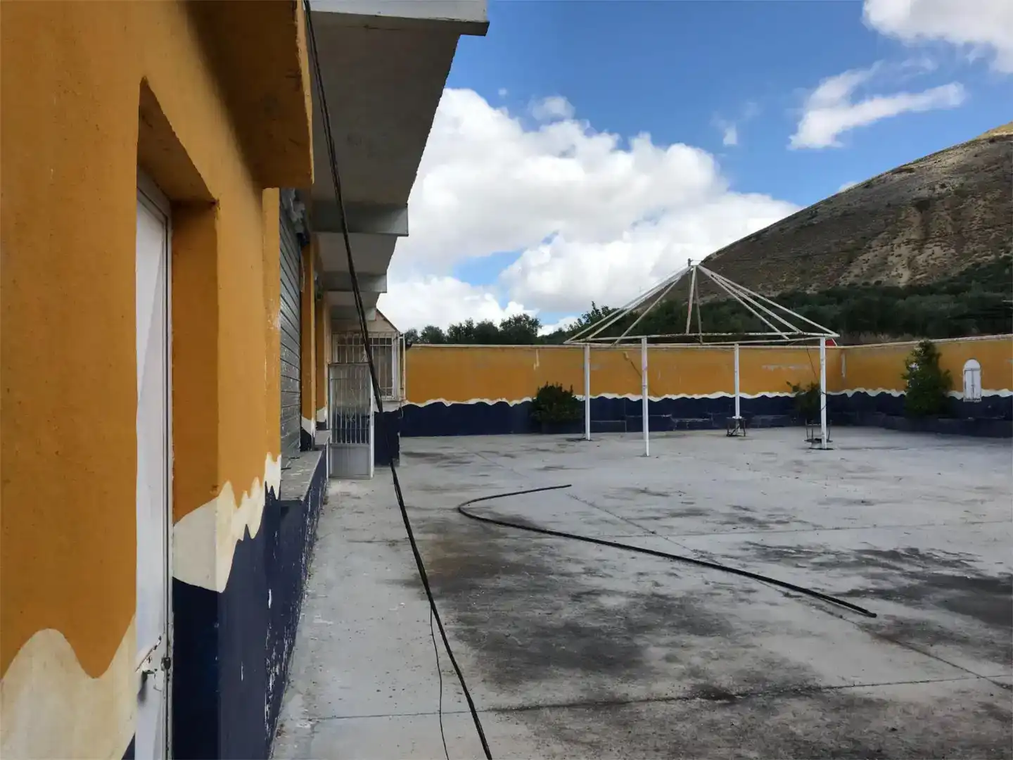 Exterior view of Commercial properties for sale in Huesa  with Furnished