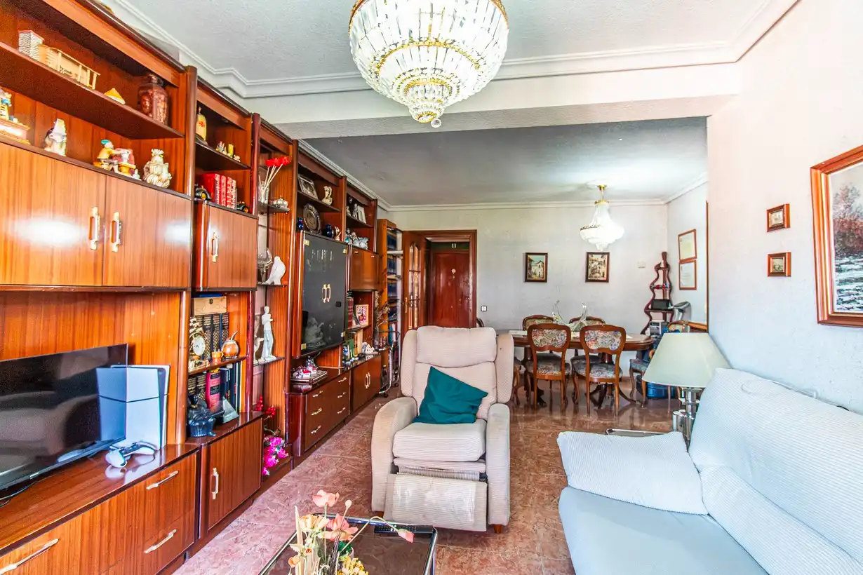Flat with lift for sale in Calle de Fenelón 15