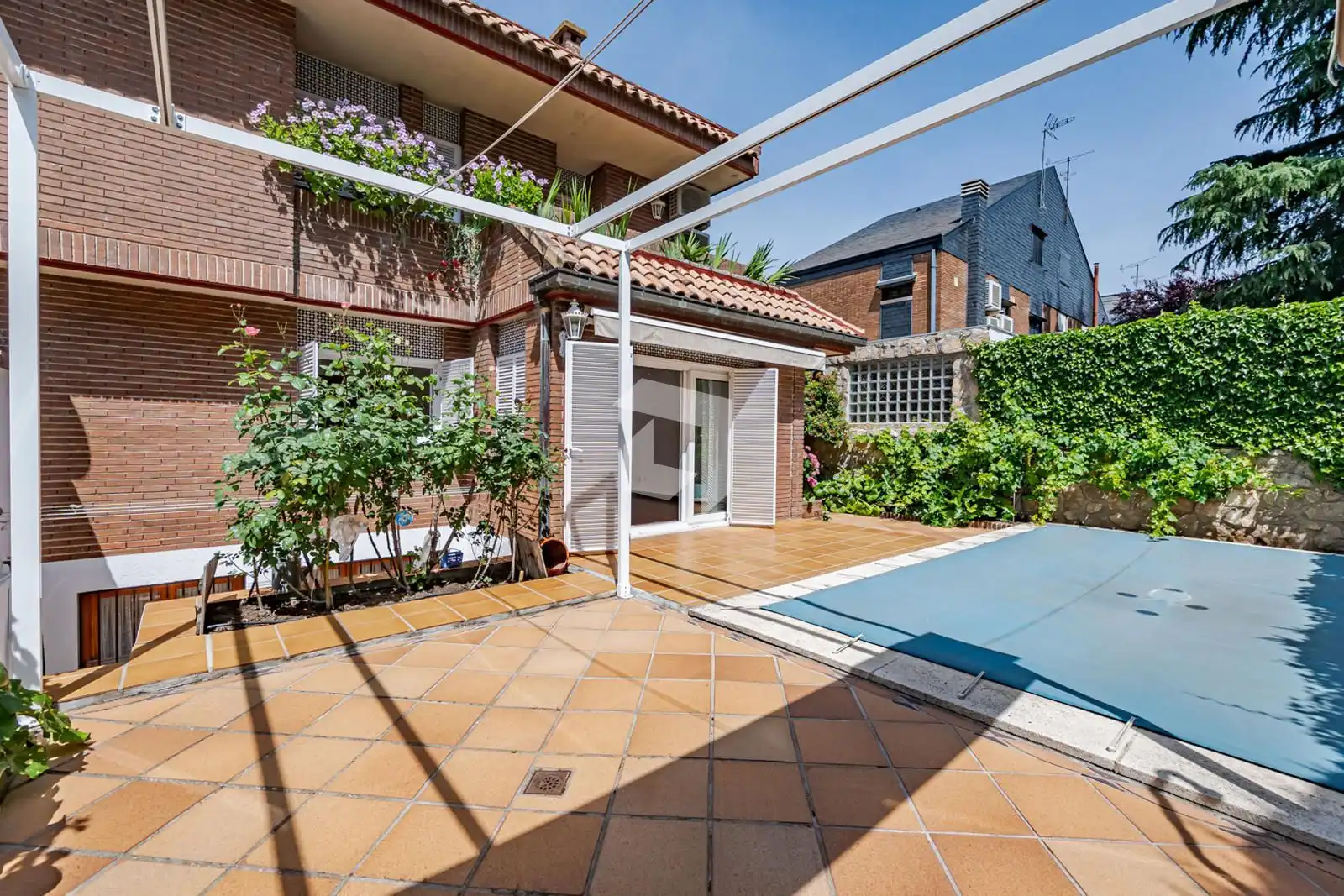 Terrassa de Casa adosada en venda en Pozuelo de Alarcón amb Aire condicionat, Calefacció i Jardí privat