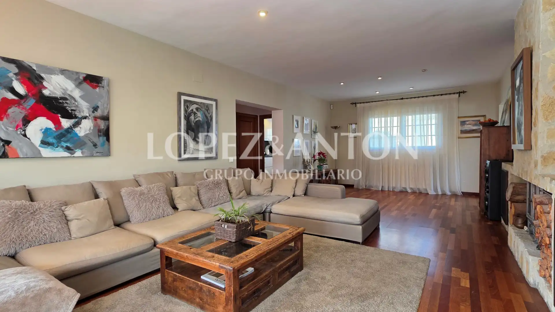 Sala de estar de Casa o chalet en venta en L'Eliana con Calefacción, Jardín privado y Parquet